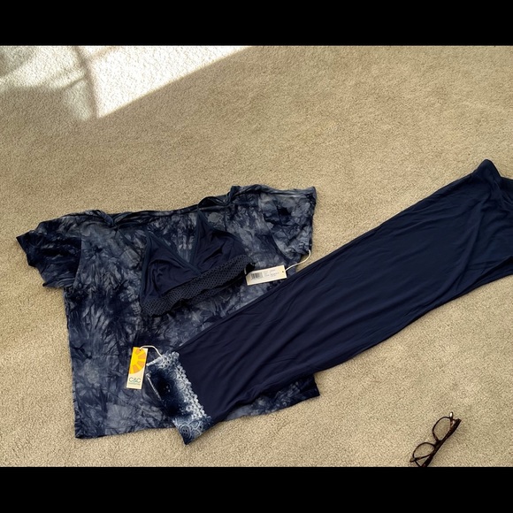 3 piece C & C California Tye Dye Pajama lounge set. - Picture 6 of 9
